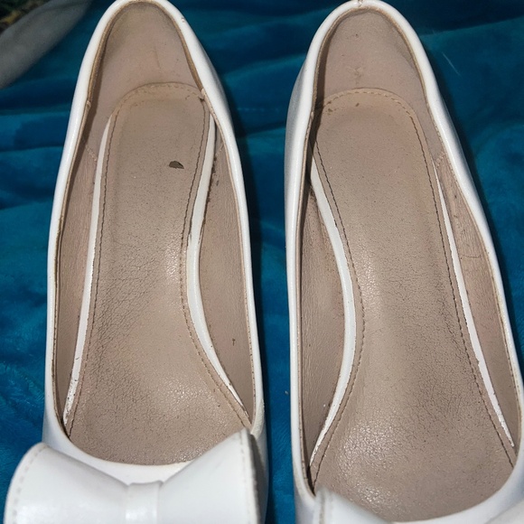 Well Worn Pointed Toe Clear Heels - Picture 1 of 4